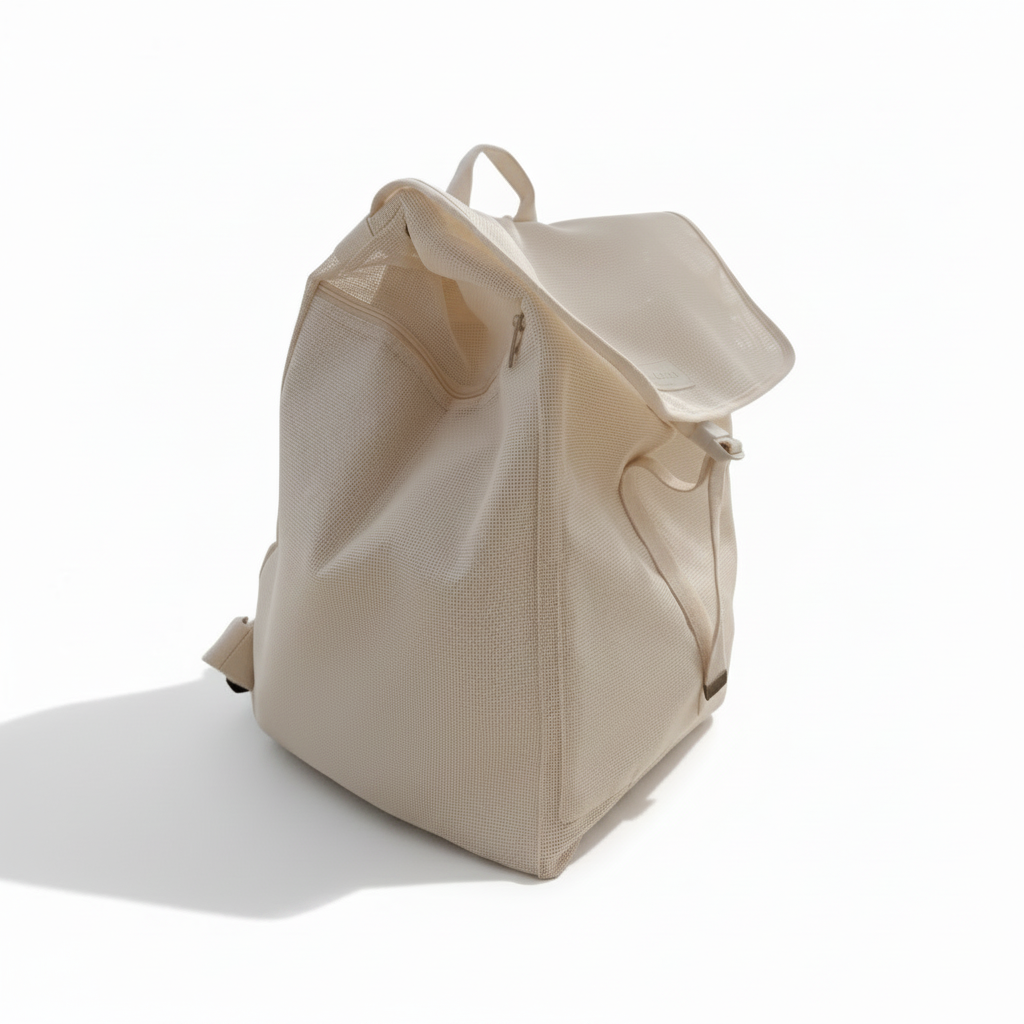 Little Ocean beige recycled mesh beach bag with a 60L capacity, thermal cooler compartment, and cotton straps.